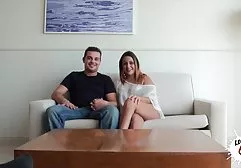 Beauty liebt es einfach, aktiv ein Mitglied ihres Freundes zu lutschen. Heute hat er sie auf eine Bootsfahrt mitgenommen und zum Dank hat sie sie genau die besten pornofilme gratis dort auf dem Schiff in den Mund genommen