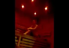 Betroffener Kerl fickt anal ihre rote scharfe pornos gratis Schlampe im Badezimmer