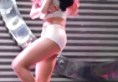 Schöne sexy Model Löcher unter zwei dicken kostenlose hardcore sexfilme Schwänzen gerahmt