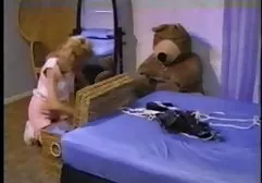 Eine junge, sexy Brünette zieht sich vor der Kamera aus und streichelt ihren Körper neue kostenlose pornofilme für einen anderen Kunden, der auf diesem coolen Mädchen masturbiert