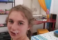Ein Rentner für die kostenlose swinger pornofilme letzte Beute zog eine Brünette aus