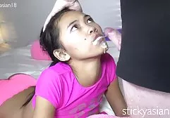 Mein Mann gräbt sich in ihre sex filme free süße Muschi und fickt Krustentierbaby