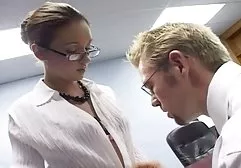 Dude steckte einen dicken Dildo in Natalyas youtube gratis pornofilme Anal