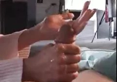 Ein junger Mann bevorzugt harten Fick und legt deshalb einer Brünette mit großem kostenlose sexfilme gina wild Arsch sofort Krebs zu. Sie wird nicht auf den richtigen Moment warten und hat ein hartes Kalb von sich, das Mädchen jammert vor Schmerz und heftigem Zittern