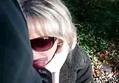 Camila mit großem Arsch kostenlose pornos von jungen mädchen lutscht einen Schwanz in einer Autowäsche