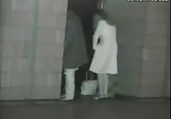 Ebenholz mit einem dicken Schwanz fickt eine junge Brünette erotische sexfilme gratis in engen Anal