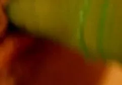 Indem sie einen Freund um Hilfe bat, hoffte das Mädchen wirklich, dass er sich als Schwein und Frauenheld gratis deutsche sexfilme entpuppen würde, ihre Kleider ausziehen und ihren Arsch ficken würde. Der Typ hat ihre Erwartungen erfüllt und das Mädchen gründlich gefickt