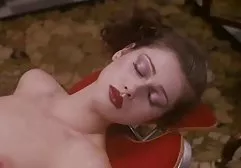 Eine reife Dame in Strümpfen bekam zuerst einen zarten Schokoladenschwanz in den kostenlose sexfilme auf youtube verspielten Mund, dann landete der Schwanz natürlich in der Muschi einer reifen Frau