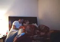 Fickt eine Schlampe in ihre Muschi und streichelt ihren kostenlos sexflim Kitzler
