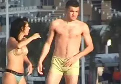 Zwei kostenlose sex filme hübsche Jungs ficken junge Brünette in den Mund und anal